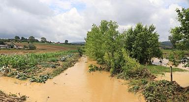 Büyükşehir ekipleri yağış nedeniyle oluşan olumsuzluklara anında müdahale ediyor