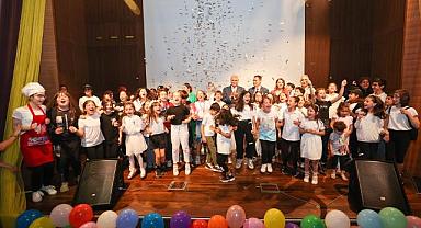 Çocuk gülerse herkes güler...