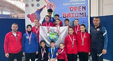 Hendek Belediyesi Karate Takımı Rüzgarı Batum'da Esti