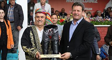 Yağmur altında yapılan 58. Akbalık Yağlı Güreşleri nefesleri kesti!