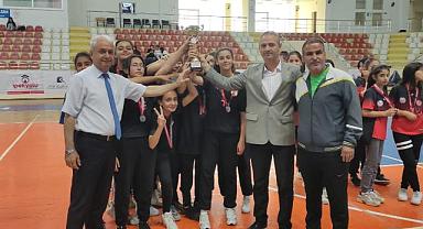 YILDIZ KIZLARDA ŞAMPİYON BELLİ OLDU!