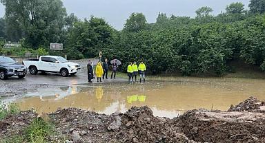 HENDEK BELEDİYESİ YOĞUN YAĞIŞTAN ETKİLENEN BÖLGELERE MÜDAHALE ETTİ