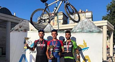 Büyükşehir sporcuları Ay Yıldızlı formayla madalyaları topladı