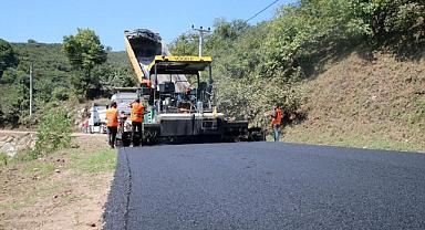 Karasu'ya 6 bin 500 metre 10 bin ton asfalt...