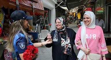 Zabıta Haftası’nda Vatandaşa Ve Esnafa Karanfil