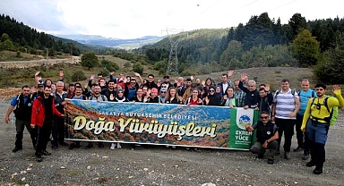Onların Doğa Aşkı Şiddetli Yağış Tanımadı