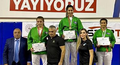 Büyükşehir’den bir kupada iki şampiyonluk