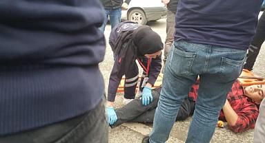 Motorlu kuryeye otomobil çarptı!