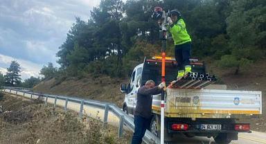 Yüksek rakımlı grup yollarına kar direkleri montajı...