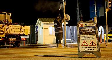 Büyükşehir’den Trafik Işıklarında Temizlik Mesaisi