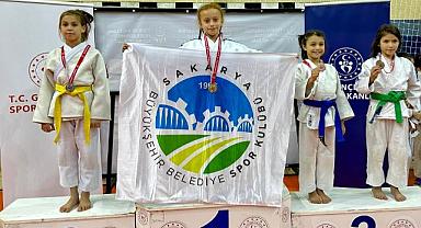 Büyükşehir Sporcusu Minderden Şampiyon Ayrıldı