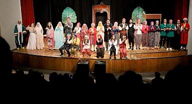 Genç Tiyatrocuların Sahnesi Büyük Beğeni Topladı