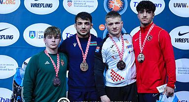 Büyükşehir’in genç sporcusu minderde gururlandırdı