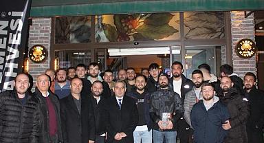 GENÇLERDEN NİHAT BAYRAKTAR'A BÜYÜK İLGİ