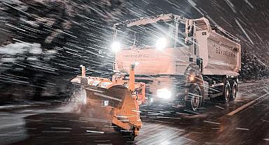 Kar Kalınlığı Yer Yer 1 Metreyi Buldu: Büyükşehir Her An Teyakkuzdaydı