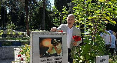 ŞEHİT A.GAFFAR OKKAN MEZARI BAŞINDA ANILACAK