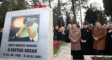 ŞEHİT ALİ GAFFAR OKKAN HENDEK’TE MEZARI BAŞINDA ANILDI