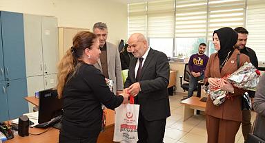 Püsküllü, sağlık çalışanlarını ziyaret ederek bayramlarını kutladı