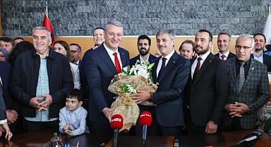 Başkan Alemdar görevi Osman Çelik’e teslim etti.