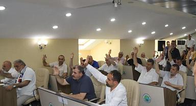 ELLER MÜSİAD İÇİN KALKTI! CHP'Lİ MECLİS ÜYESİ ÇEKİMSER KALDI!