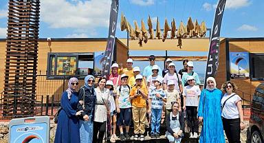 Büyükşehir’in Minikleri Paraşüt Tepe’de Gökyüzünü Renklerle Boyadı