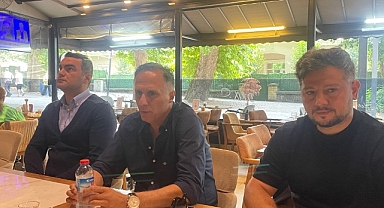 Kibirli başkanın mumu Cuma namazına kadar yandı!