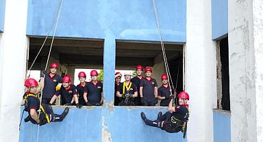 Sakaryalılar yangına müdahaleyi Büyükşehir itfaiyesinden öğreniyor