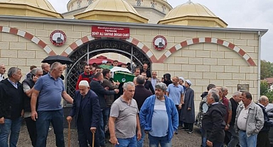 Erkan Albayrakoğlu dualarla son yolculuğuna uğurlandı.