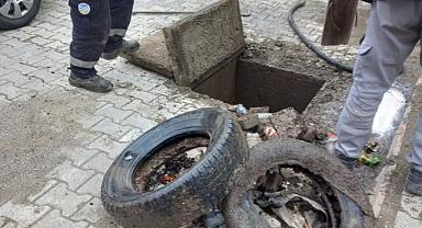 Kanalizasyon ve yağmur suyu hatlarının temizliğinde lastik çıktı!