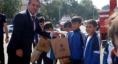 Minik itfaiyecilerin ateşle mücadelesi!