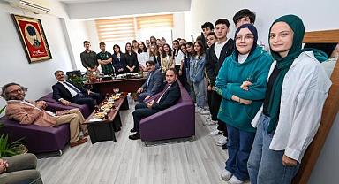 Başkan Alemdar'dan gençlere tavsiye: “Kendi hikâyenizi, kendiniz yazın”