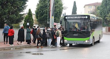 Akyazı’da üniversite öğrencilerine ücretsiz ulaşım başladı