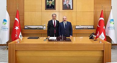 Bakan Mustafa Varank, Yusuf Alemdar'ı ziyaret etti.