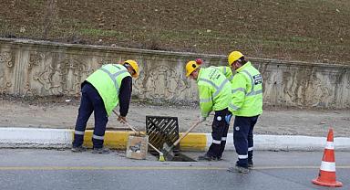 Büyükşehir kuvvetli yağışa karşı aksiyon aldı: SASKİ tek tek temizliyor