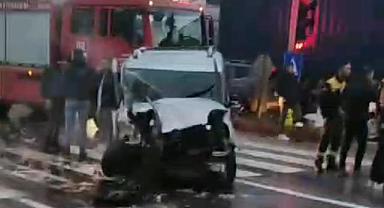 HENDEK 2.OSB KAVŞAĞINDA KAZA: 1 KİŞİ AĞIR YARALANDI!