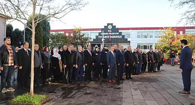 HENDEK'TE ÖĞRETMENLER GÜNÜ KUTLANDI
