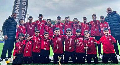 Hendek Yenimahallespor, İstanbul’da Atatürk Kupası’na Katıldı 