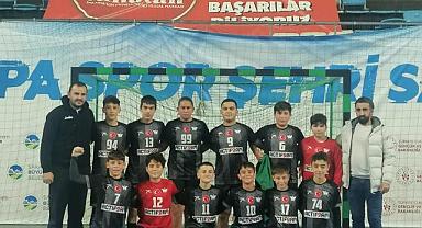 ŞEHİT MAHMUT BEY ORTAOKULU YOLUNA YENİLMEDEN DEVAM EDİYOR