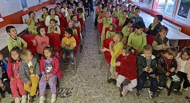 Şehrin her tarafına bir hikâye bin neşe taşıyorlar