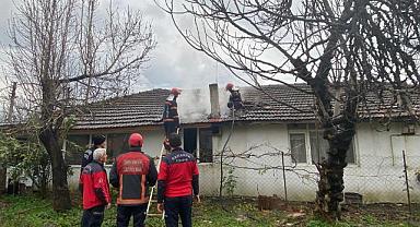 Bacada çıkan yangın korkuttu!