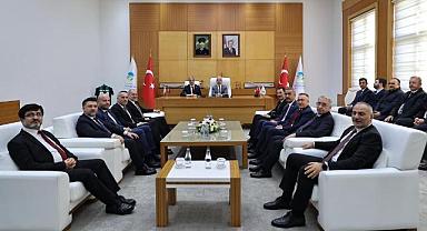 Bakan Uraloğlu, Büyükşehir Belediyesi’ni ziyaret etti