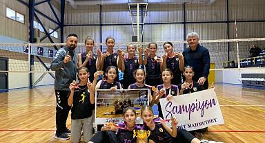 Şehit Mahmutbey Ortaokulu Kız Voleybol Takımı Sakarya Şampiyonu