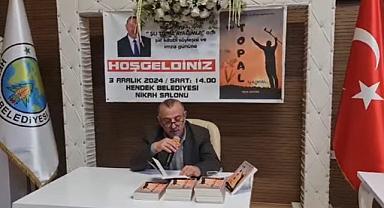 Sevenleri Şair Aygüneş’i imza gününde yalnız bırakmadı.