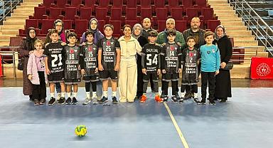 Hendek Şehit Mahmutbey Ortaokulu yarı finalde!