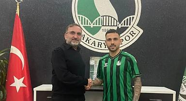 Hendekli Burak Çoban, Sakaryaspor’a imza attı.