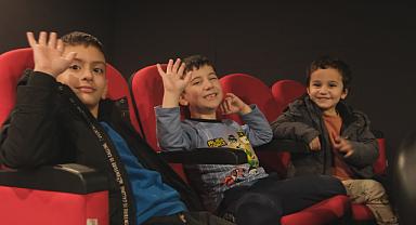 Karnesini Alan Minikler Büyükşehir’in Film Gösterimi İçin OSM’nin Yolunu Tuttu