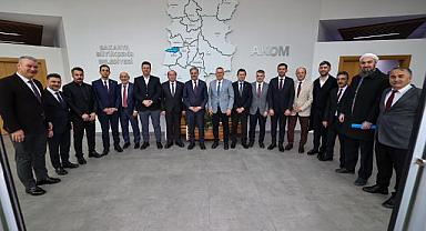 Yusuf Alemdar ve 16 başkan AKOM'da ‘ortak payda Sakarya’ gündemiyle buluştu
