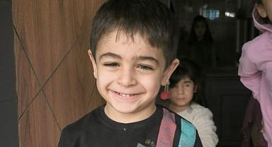 Büyükşehir’in kahraman itfaiyecileri minik Ahmet Kerem’i alevlerin arasından çıkardı