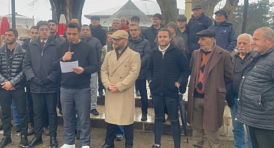 Hendek'te kılıç sesi cılız çıktı. CHP'nin basın açıklamasına katılım düşüktü.