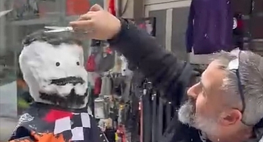 KARDAN ADAMA SAÇ VE SAKAL TIRAŞI